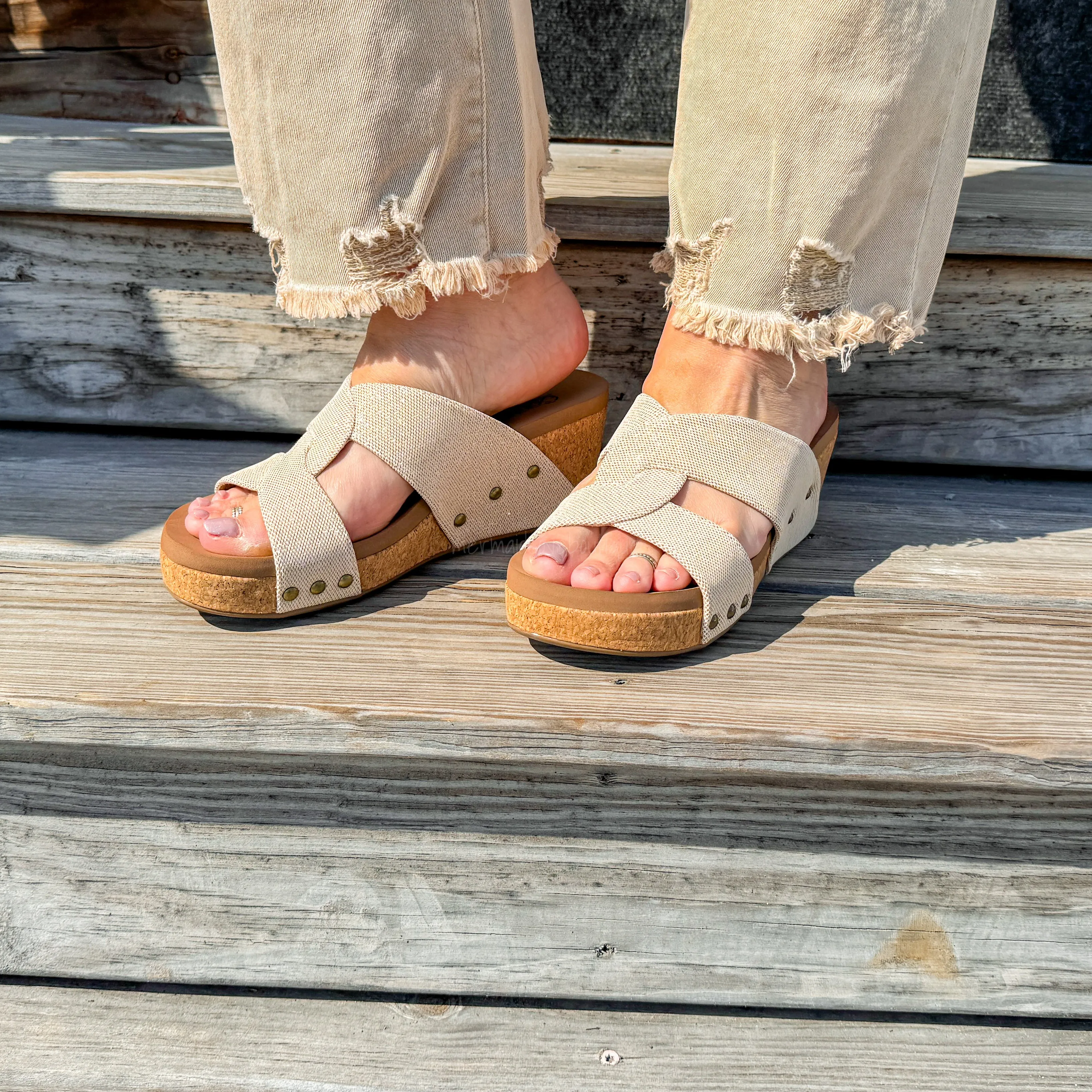 Bonny Wedge in Gold Shimmer