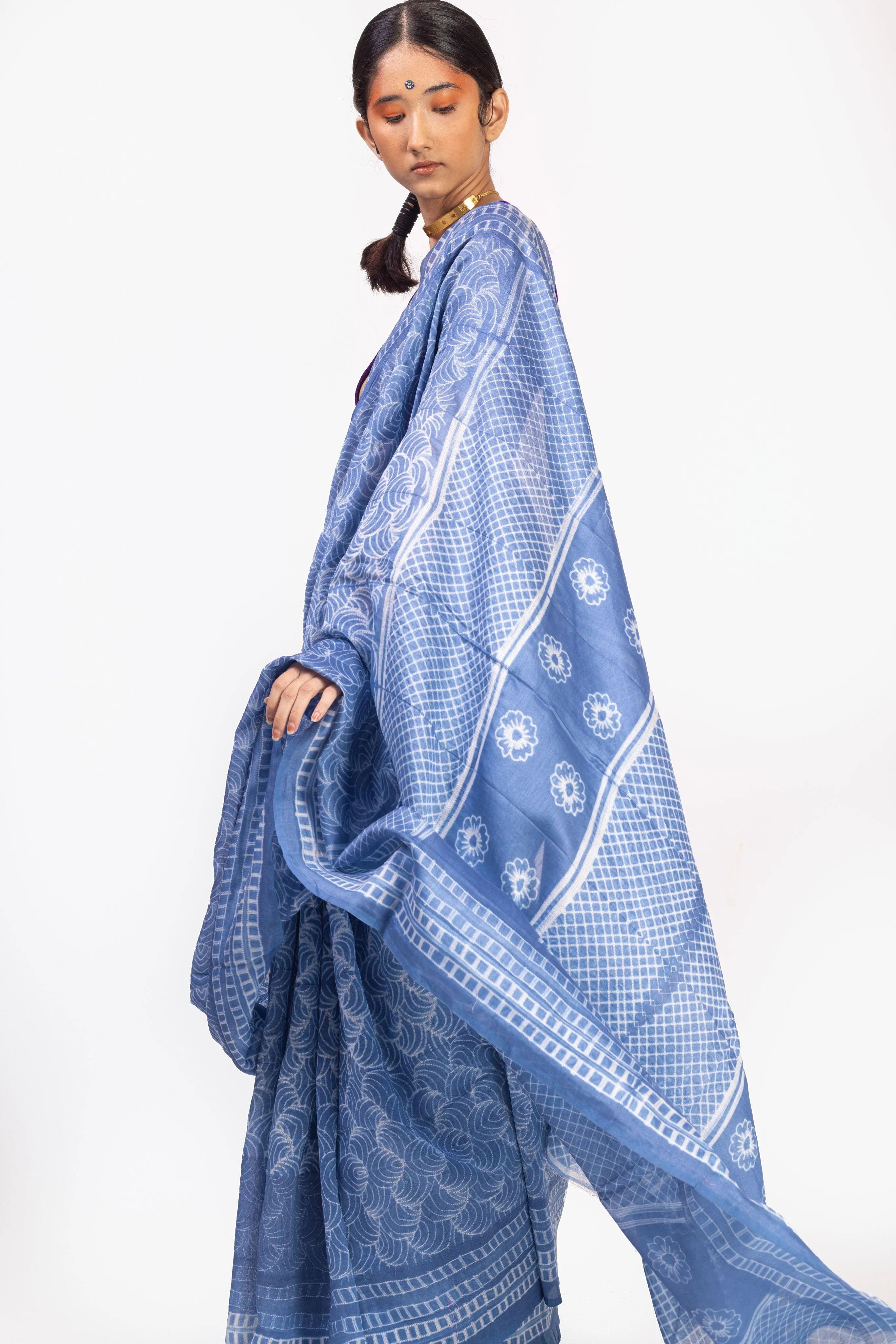 Kaisori Inayaat light blue Shibori print saree