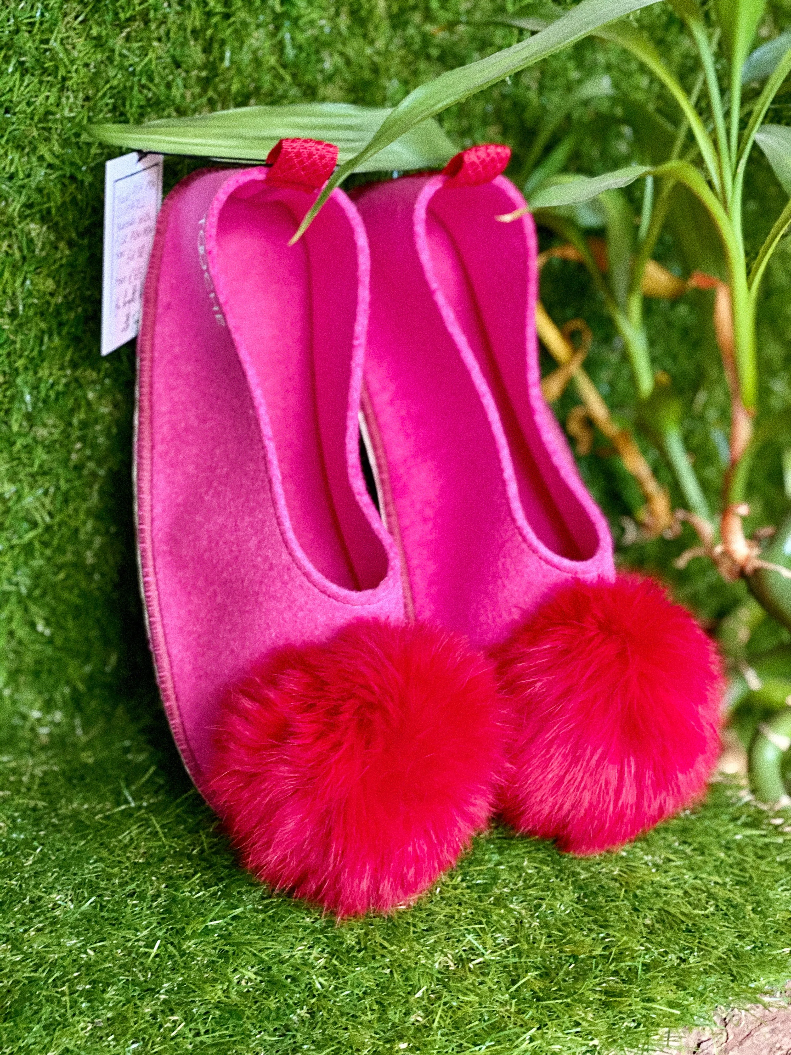 PINKY pom pom kids slippers