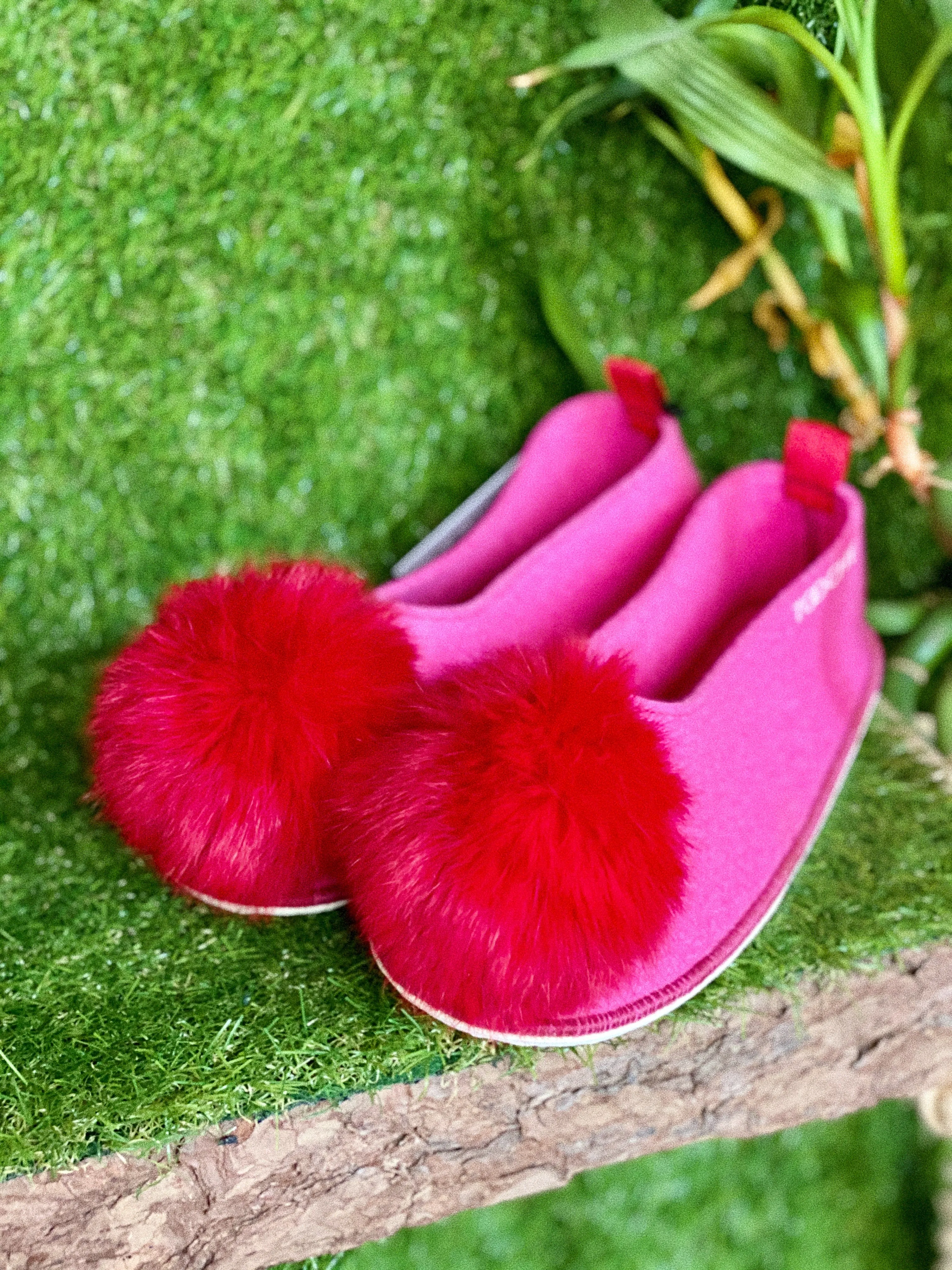 PINKY pom pom kids slippers