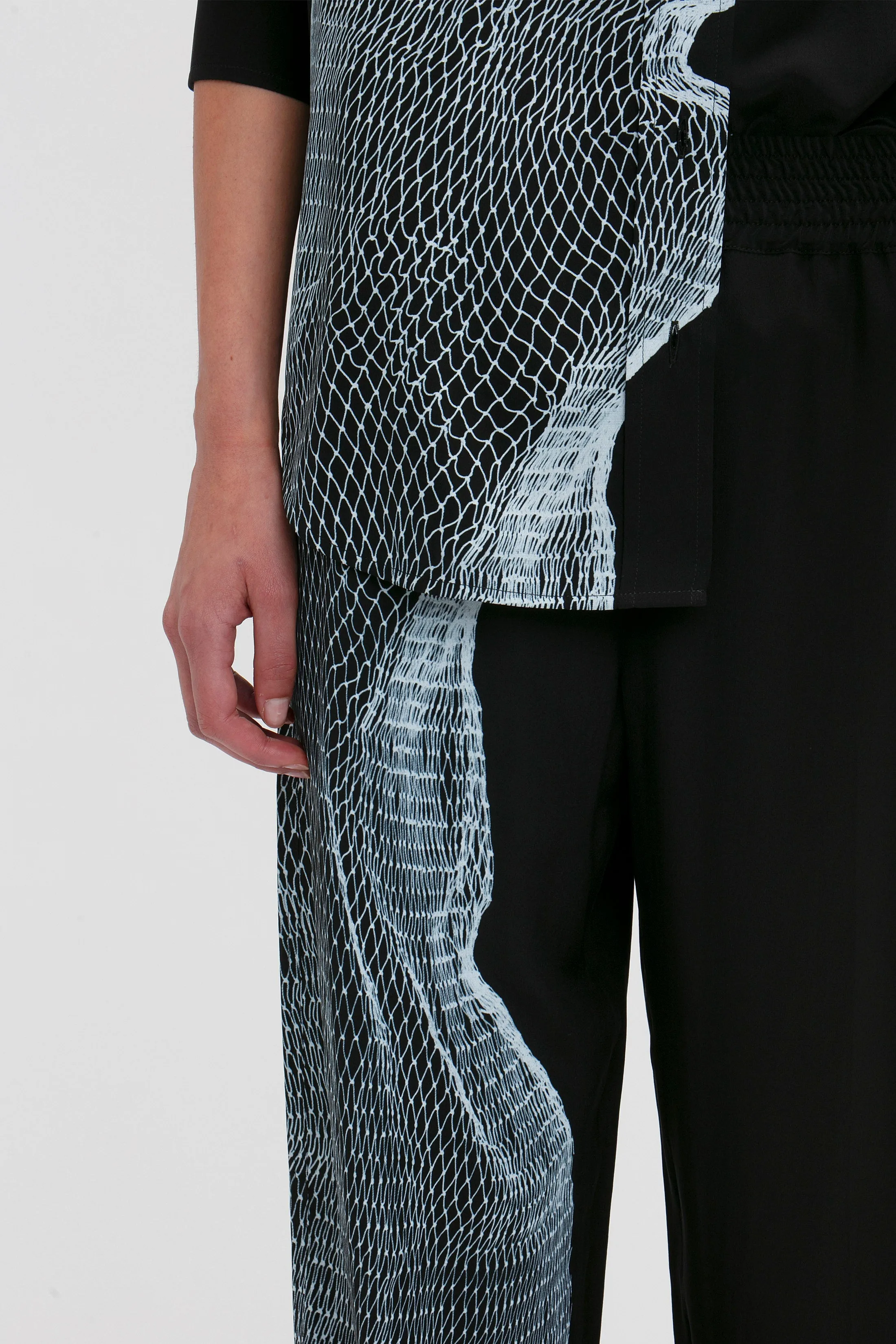 Pyjama Trouser In Black-White Contorted Net